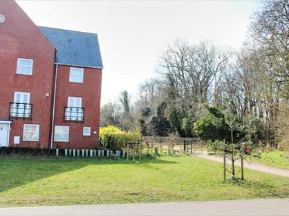 4 Bed Terraced House, Lancaster Gate, CB23