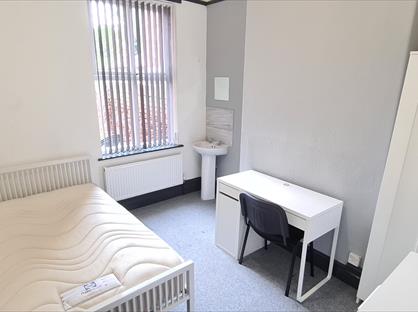 Room in a Shared House, De Grey Street, HU5