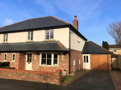 3 Bed Semi-Detached House, Walton Place, HG3