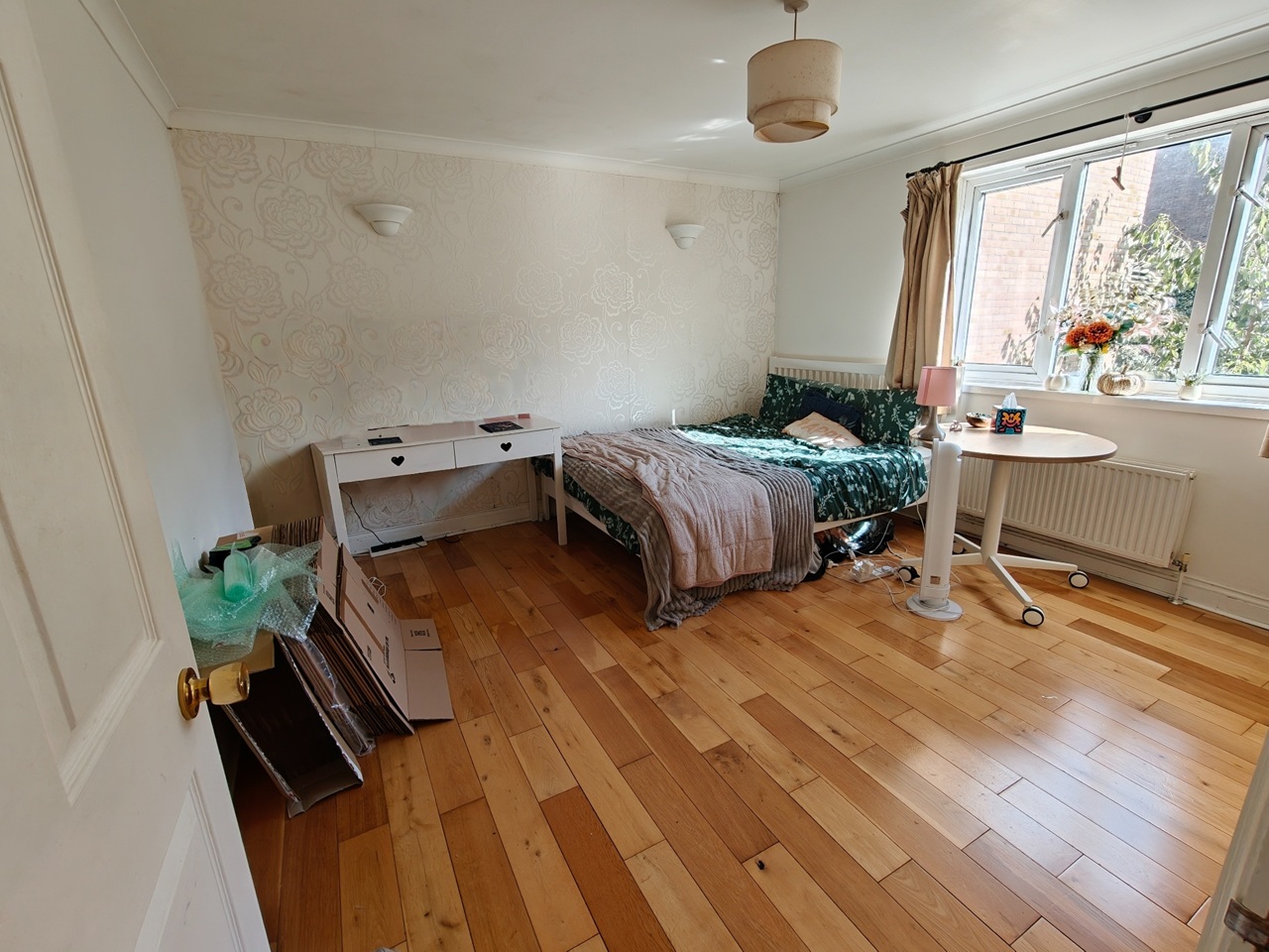 2 Bed Flat, Acacia Close, SE8 photo 2