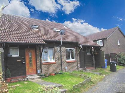 1 Bed End Terrace, Willowmead Close, GU21