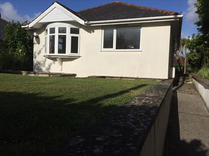 2 Bed Bungalow, Avenue Road, TQ12