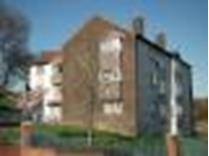 2 Bed Flat, Dale Close, WF17