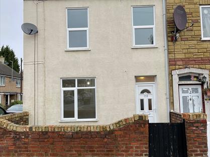 2 Bed End Terrace, Queens Walk, PE2