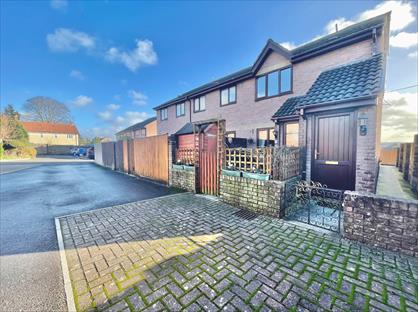 2 Bed Flat, Weavers Court, BA11