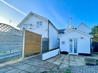 1 Bed Flat, High Street, BA14