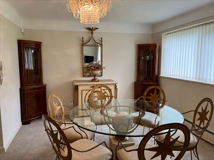 2 Bed Flat, Winhill, L25