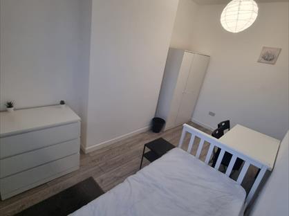 Room in a Shared House, Wesley Street, WF10