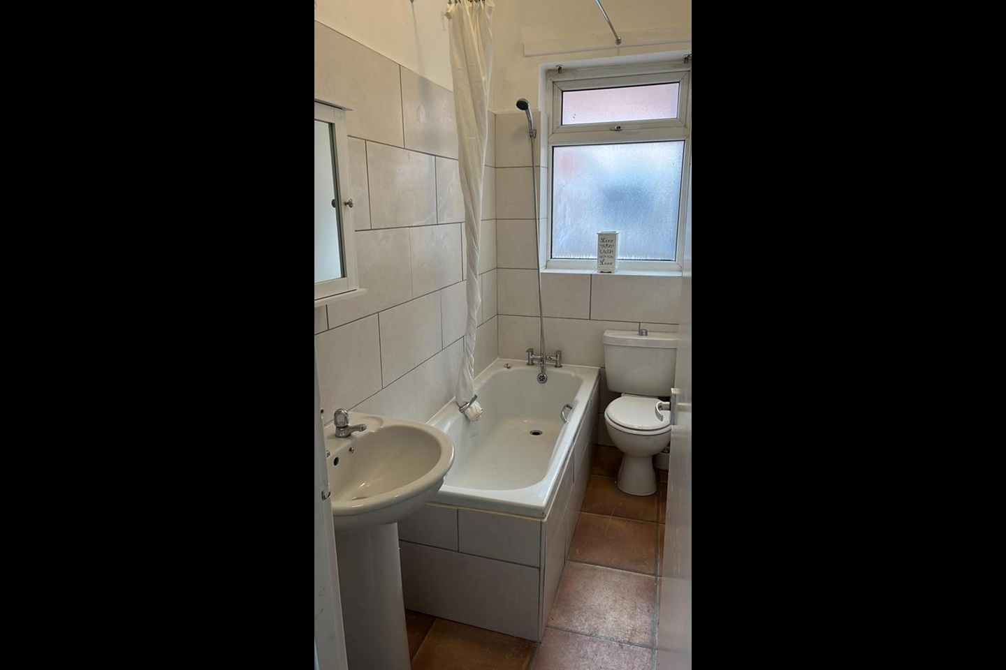 1 Bed Flat, Prestwich, M25 photo 4
