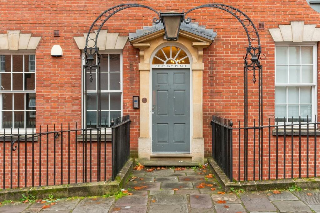 1 Bed Flat, Century Place, BS2