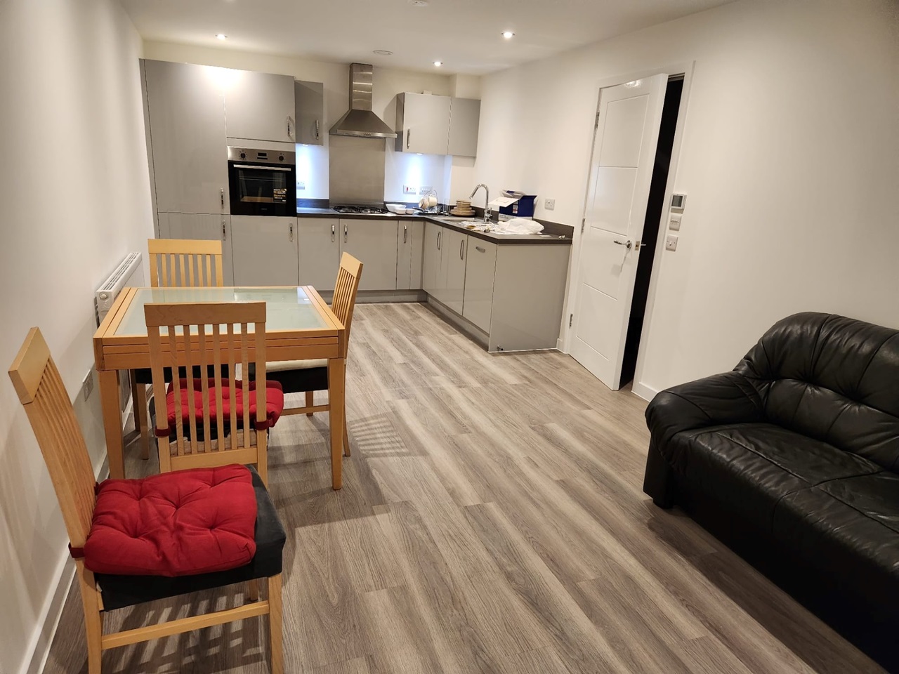 Manchester - 2 Bed Flat, Talbot Road, M32 - To Rent Now for £1,250.00 p/m