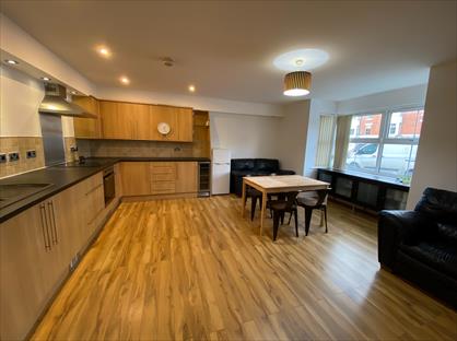 2 Bed Flat, Chancellor Court, L8