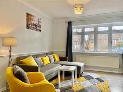 3 Bed Semi-Detached House, The Friars, IG7