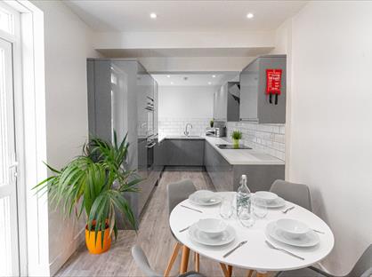 6 Bed Terraced House, Beatrice Road, PO4