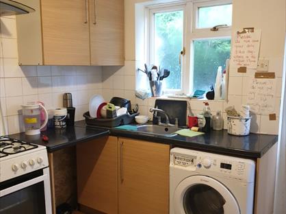 Room in a Shared House, Knightwood Crescent, KT3