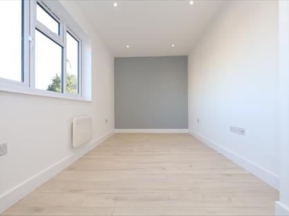 Studio Flat, Lansbury Drive, UB4