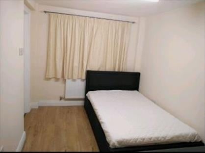Room in a Shared House, Gauntlett Road, SM1