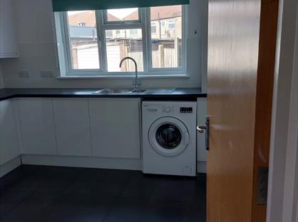 3 Bed Semi-Detached House, Elm Gardens, CR4