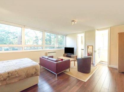 Studio Flat, Hornsey Lane, N6