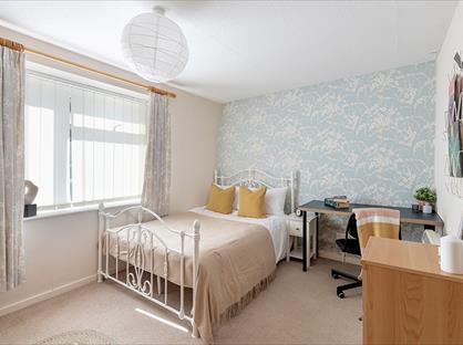 3 Bed Terraced House, Queens Drive, BA2