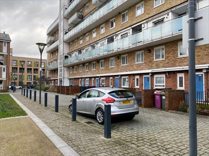 Bedsit, Langdon House, E14