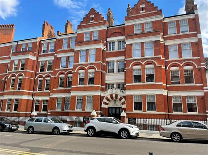 1 Bed Flat, Hamlet Gardens, W6