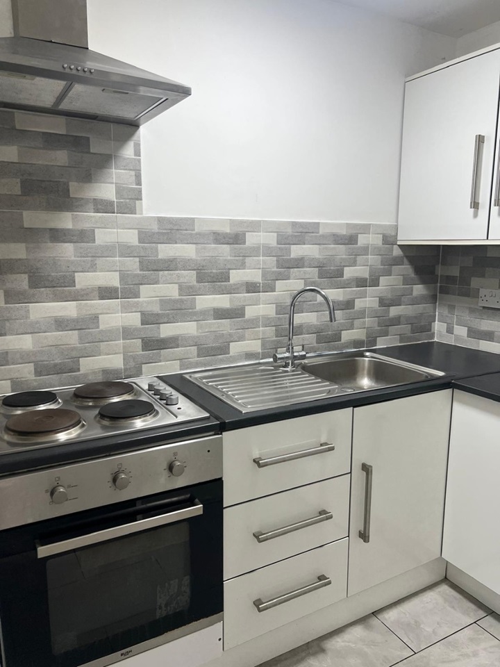 2 Bed Flat, Spon Gate House, CV1 photo 4