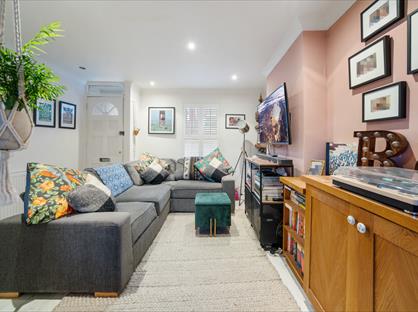 2 Bed Terraced House, Sladedale Road, SE18