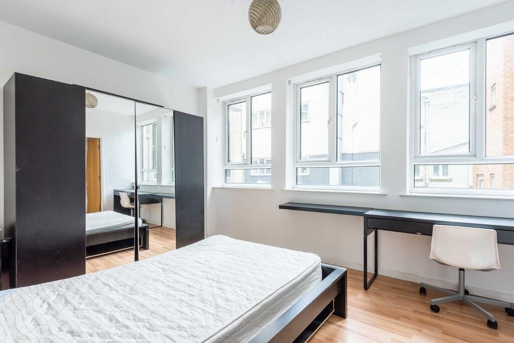 2 Bed Flat, St. Giles Court, BS1