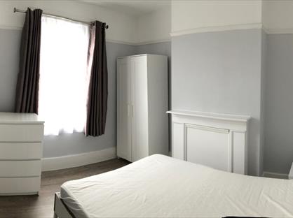 Room in a Shared House, Kingswood Road, IG3