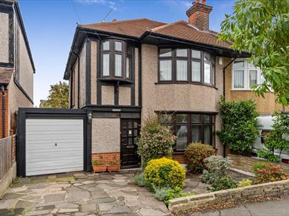 4 Bed Detached House, Grosvenor Gardens, IG8