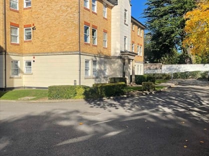 1 Bed Flat, Lodden Lodge, SM2