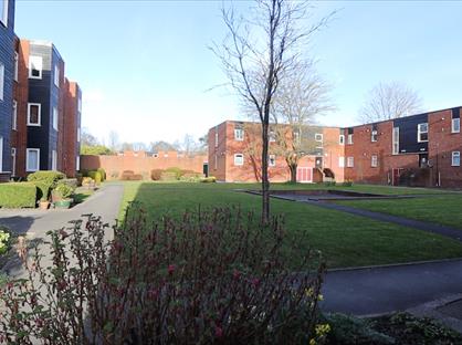 2 Bed Flat, Blackmoor Court, LS17