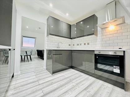 2 Bed Flat, St Johns Hill, SW11