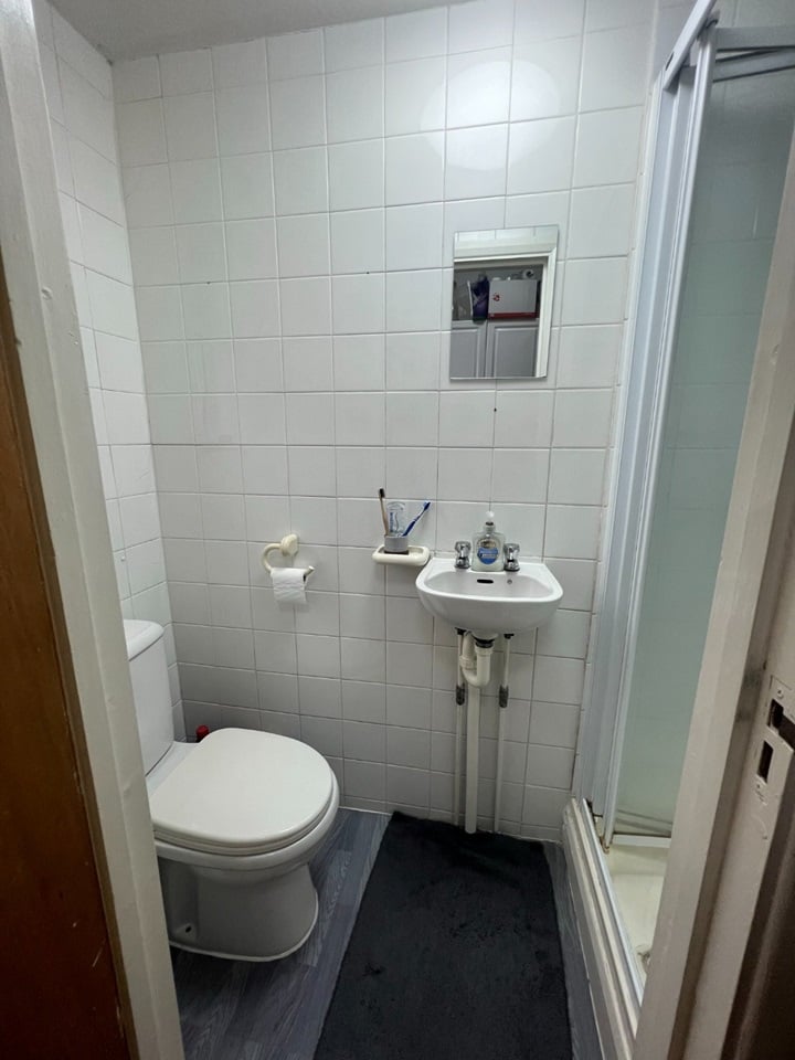 Studio Flat, Arthur Road, N7 photo 5