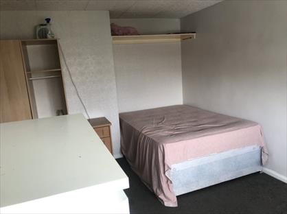 Room in a Shared House, Denmark Gardens, SM5