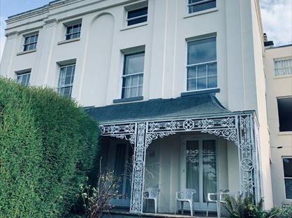 2 Bed Flat, Lark Hill, WR5