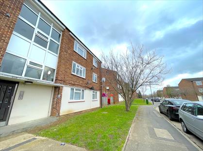 2 Bed Flat, Weekes Drive, SL1