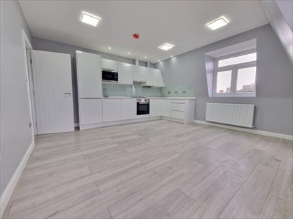 2 Bed Flat, The Riding, NW11