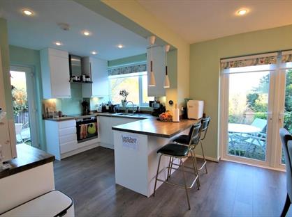 3 Bed Semi-Detached House, East View, EN5