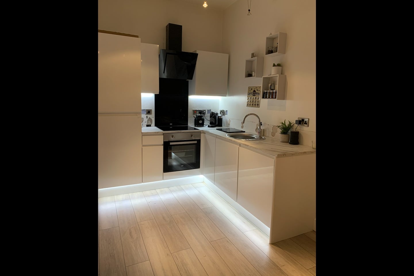1 Bed Flat, Malta Street, M4 photo 2