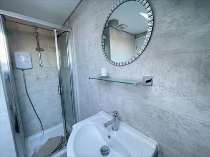 Studio Flat, Shepherds Bush, W12