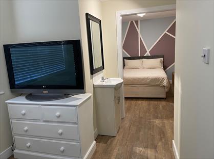 Room in a Shared House, Newmarket Way, RM12