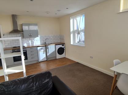 1 Bed Flat, Headlands Road, WF8