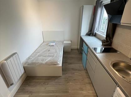 Studio Flat, Selborne Gardens, NW4