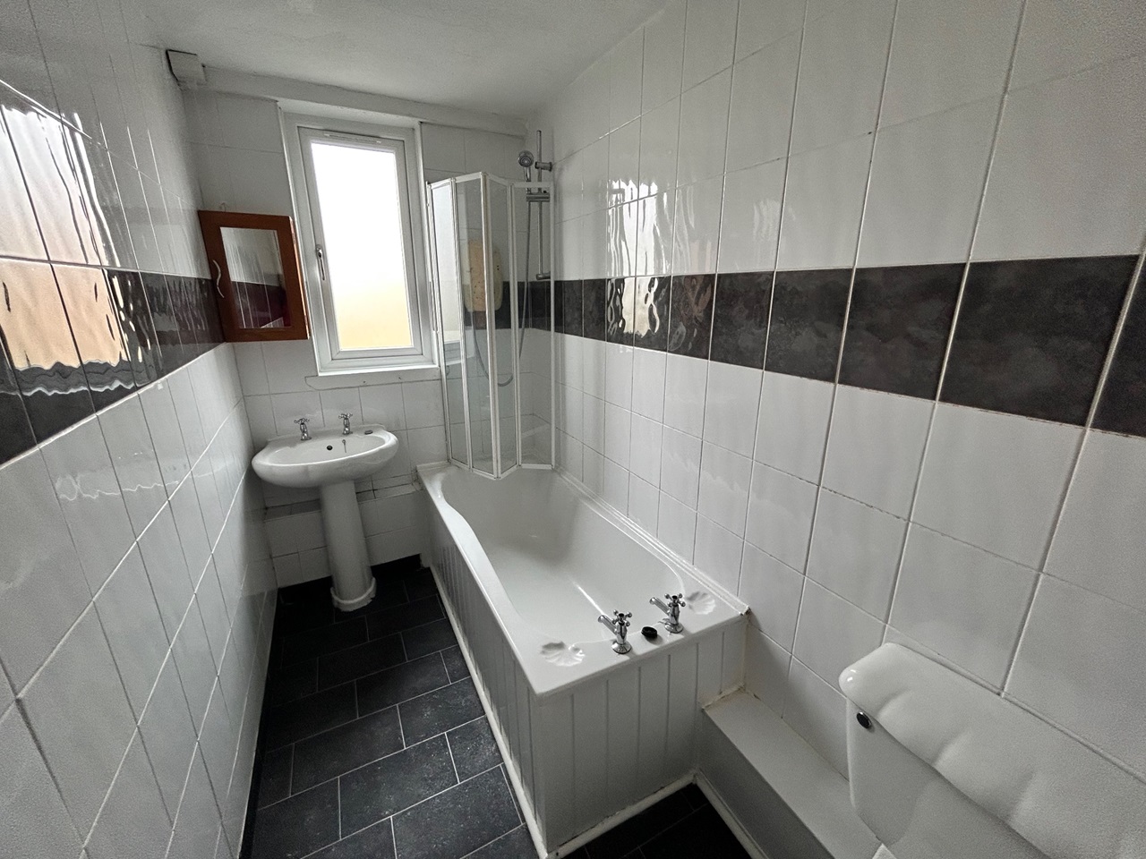 Cumbernauld 3 Bed Braehead Road, G67 To Rent Now for £