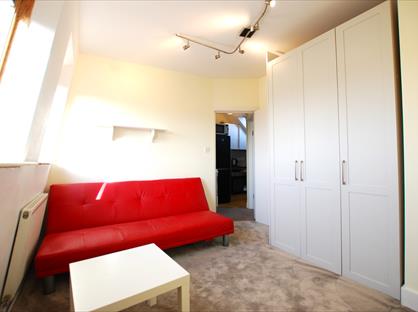 1 Bed Flat, Kettering Street, SW16