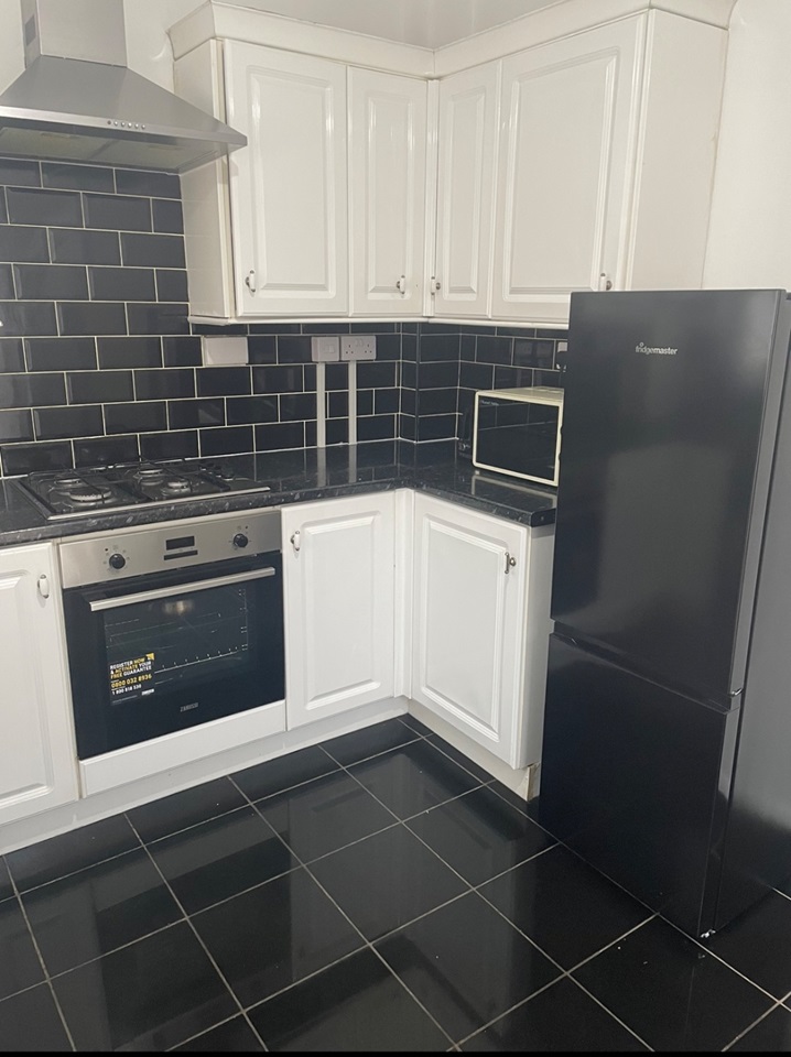 London 4 Bed Terraced House, Montpelier Gardens, E6 To Rent Now for