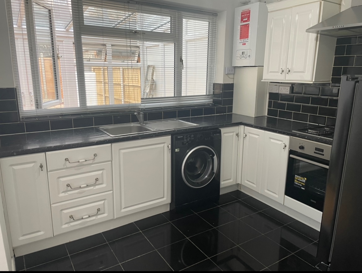 London 4 Bed Terraced House, Montpelier Gardens, E6 To Rent Now for