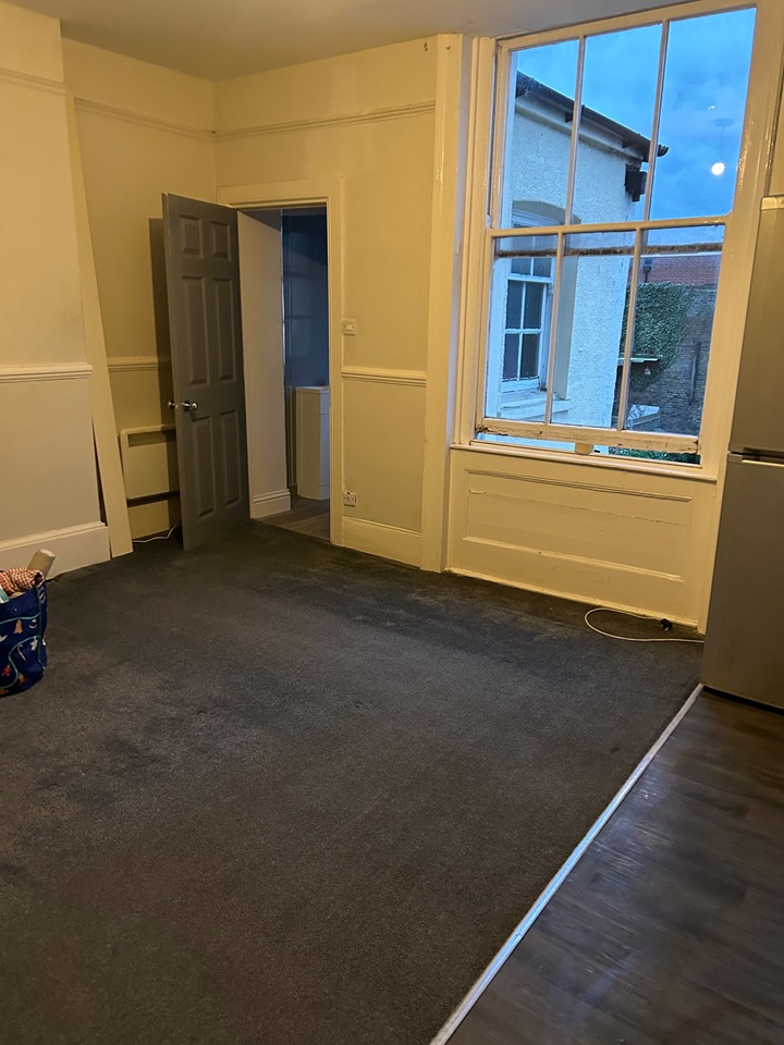 Gravesend Studio Flat, Gravesend, DA12 To Rent Now for £850.00 p/m